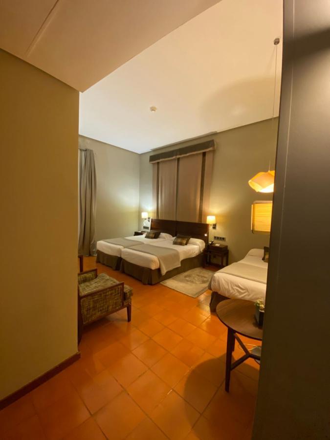 Parador De Caces מראה חיצוני תמונה