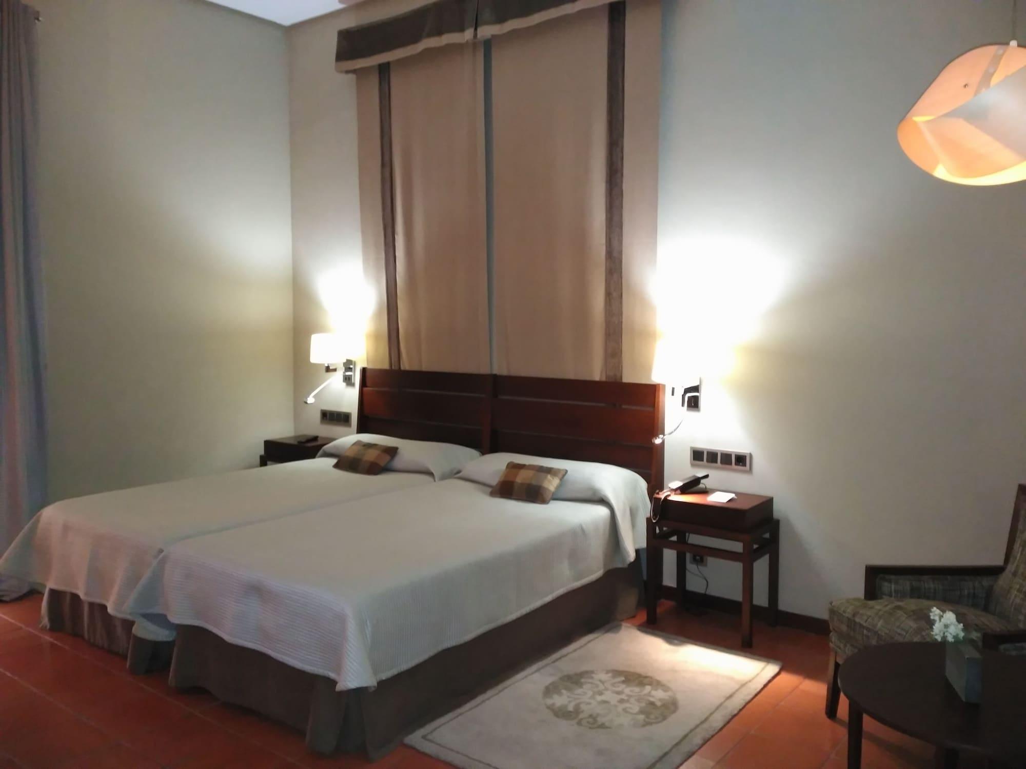 Parador De Caces מראה חיצוני תמונה