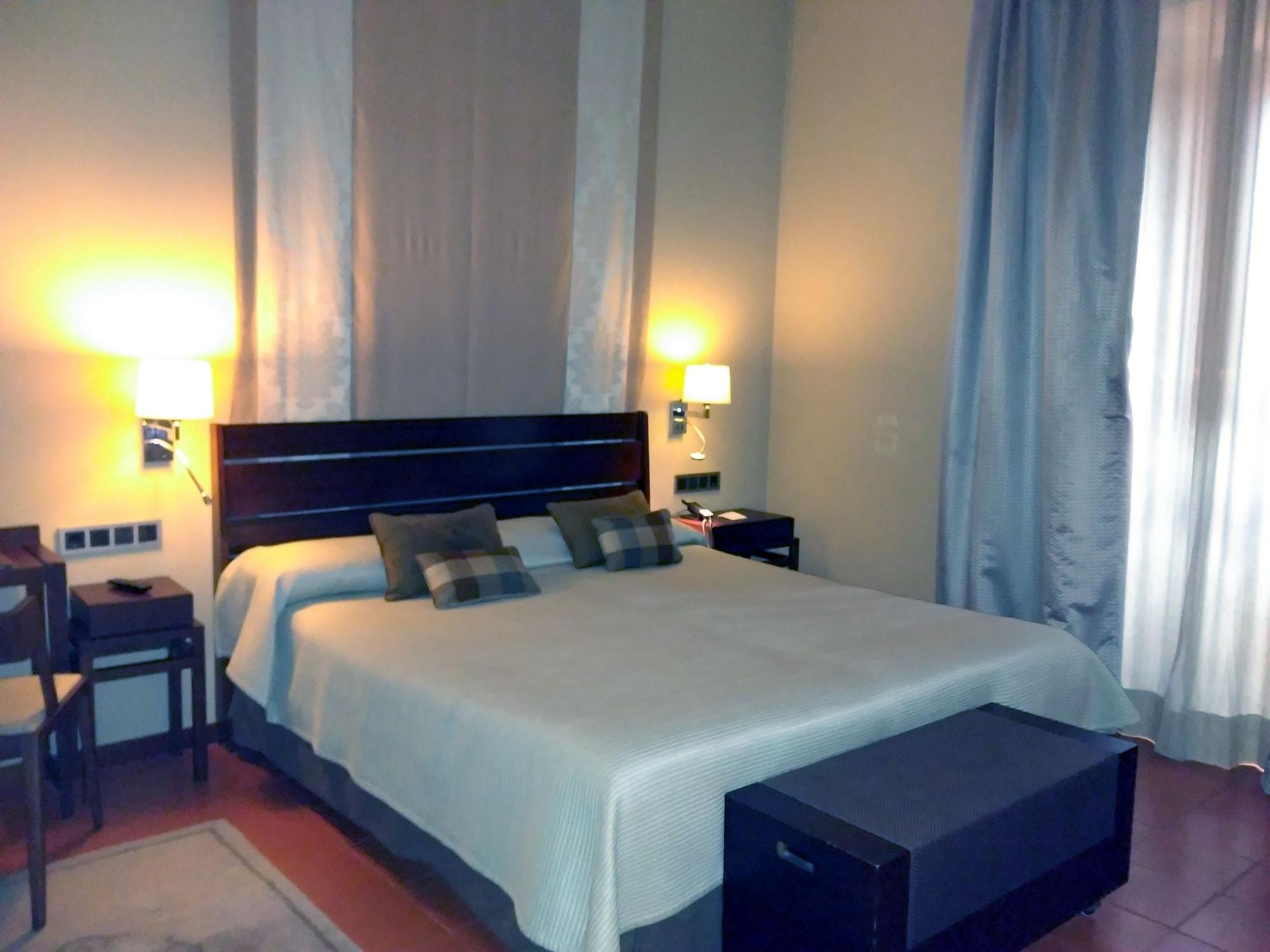 Parador De Caces מראה חיצוני תמונה